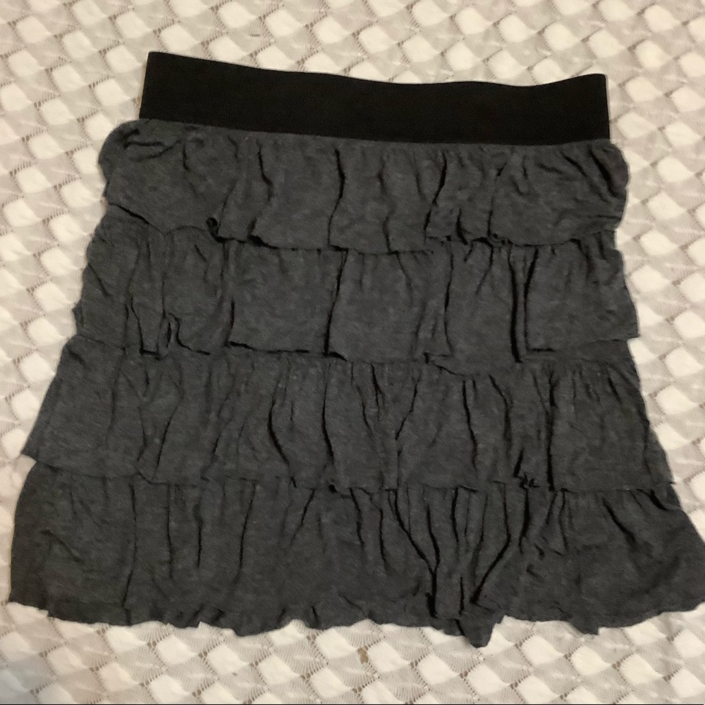 ELLE Elastic waist w/ gray ruffles skirt